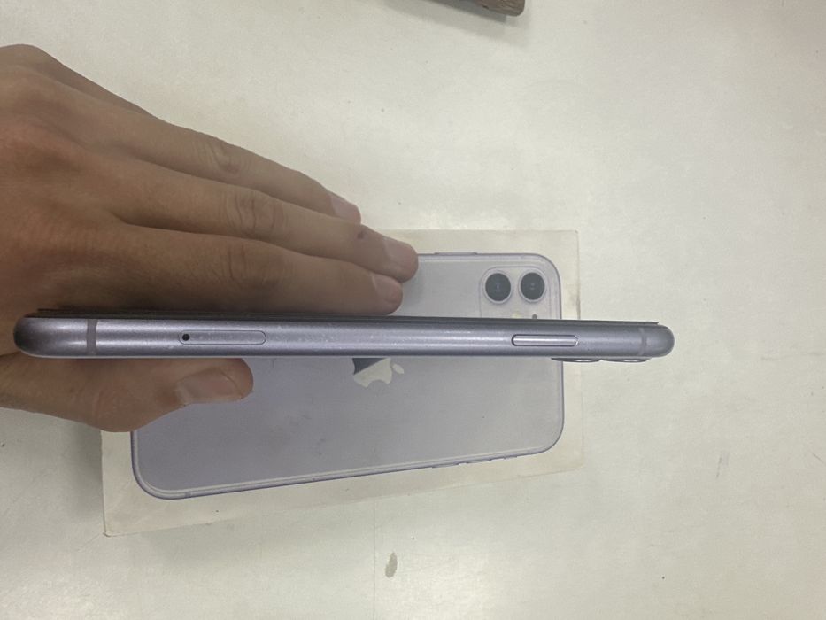 айфон 11  64 гб акб 72