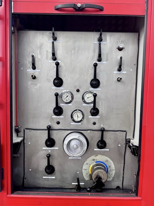 Mașina de pompieri MAN 14.224, înmatriculată și dotată cu echipamente