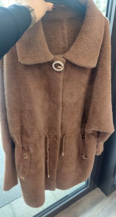 Красива топла жилетка, чисто нова