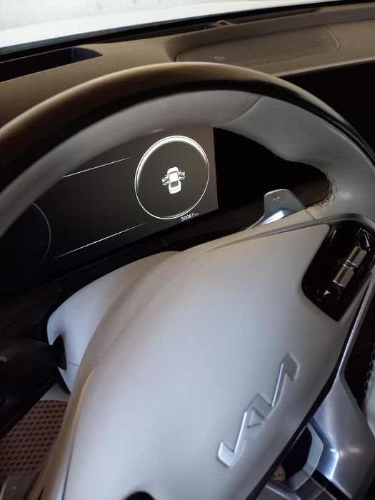 Moshina sotiladi Kia K8 full pozitsiya