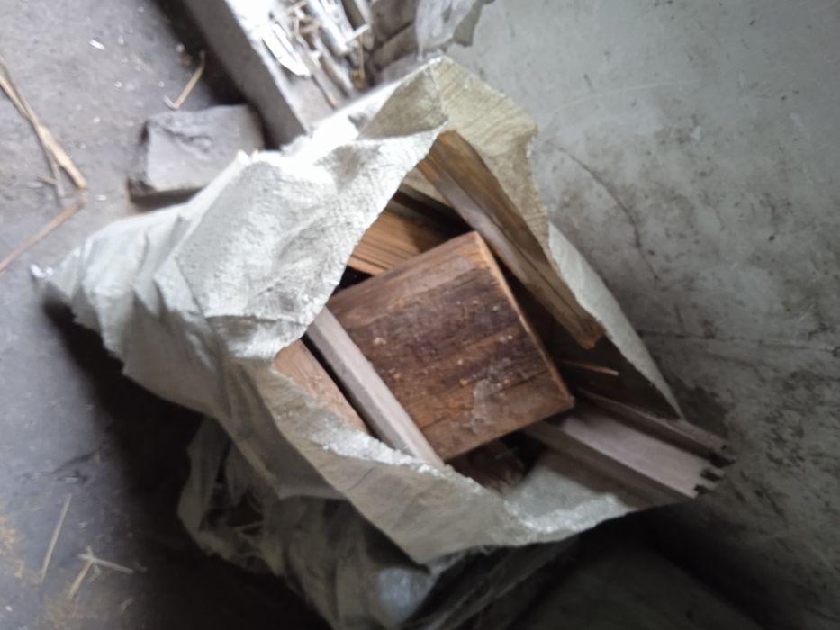 Дрова в мешках .