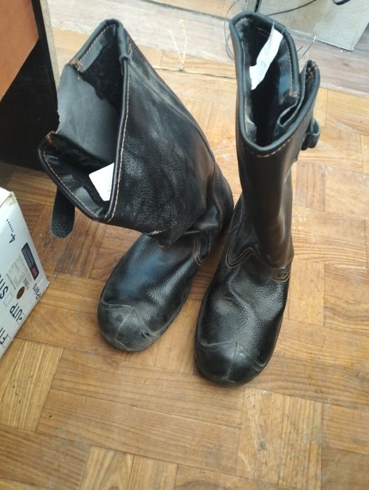 Продам специальные обувь