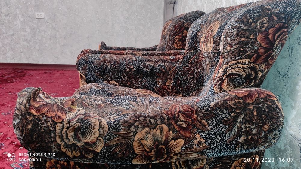 Кресло сотилади.