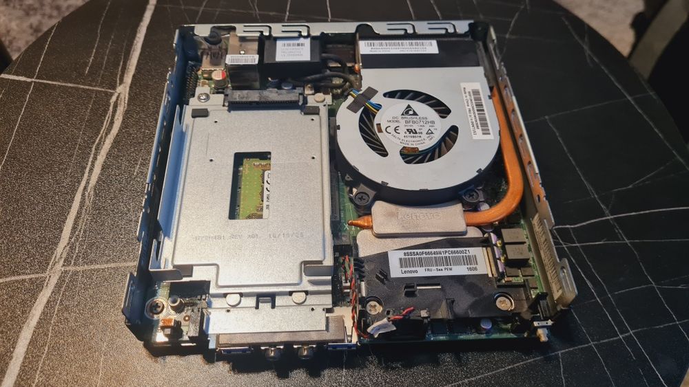 Lenovo ThinkCenter M900 Tiny pc