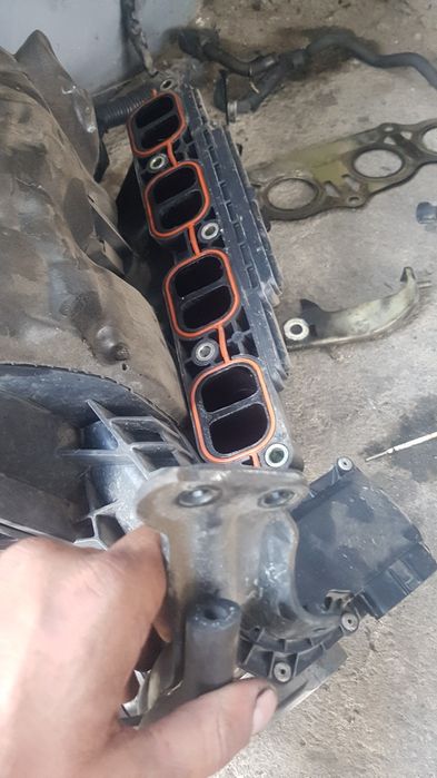 Бензинова помпа високо налягане за тойота авенсис 2.0 бензин 147кс