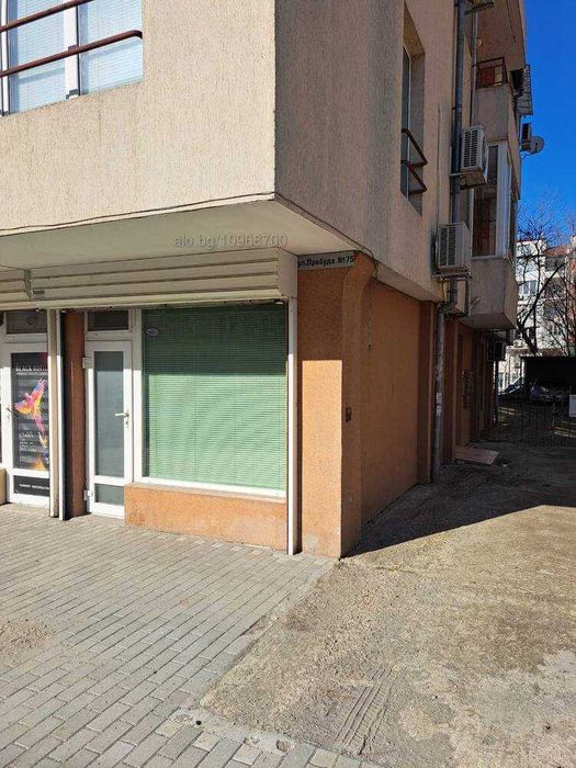 Офис Възраждане, подходящ и за гараж, лице към улица