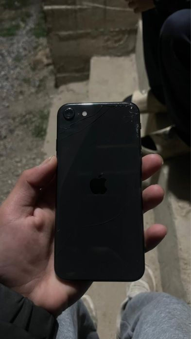 Айфон се 64гб кара цвет