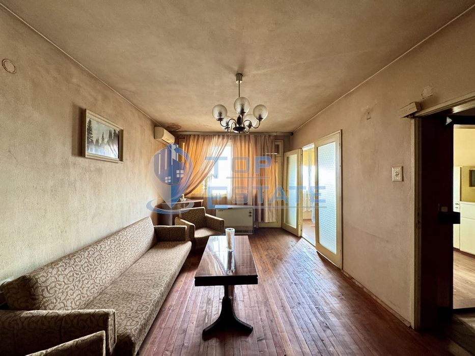 Многостаен тухлен апартамент с гараж в град Полски Тръмбеш, област Ве