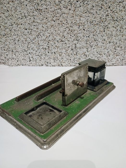 Мастилница с календар