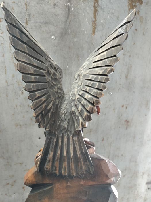 Продам статуэтку деревянную