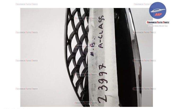 Оригинална лява решетка за фар Мерцедес-Бенц / Mercedes-Benz A-Class W