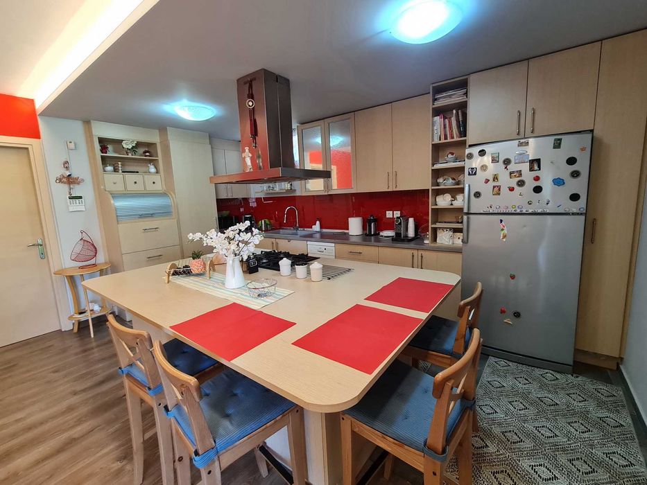 ПРОДАВА се самостоятелна къща 230кв.м в Palio Kavala (код 4184)