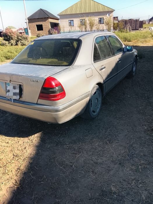 Автомобиль. Мерс