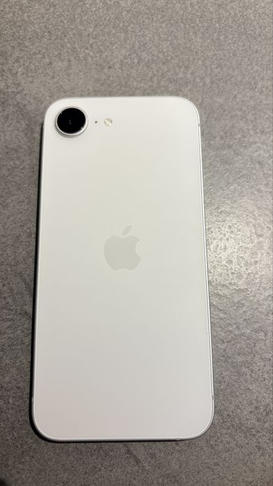 Iphone 16e 256GB, бял, с гаранция 16 месеца