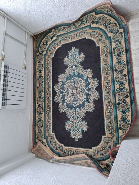 Продаются ковры.