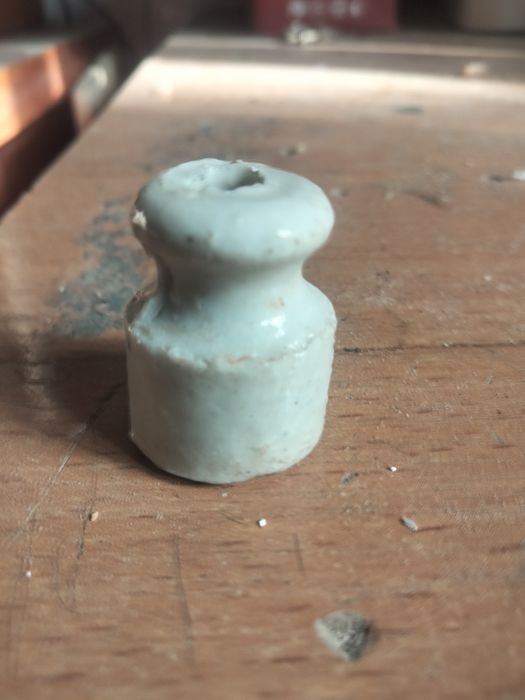 Продам изоляторы советские маленькие