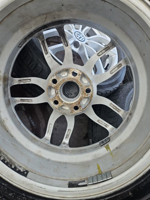 Vând jante VW r17