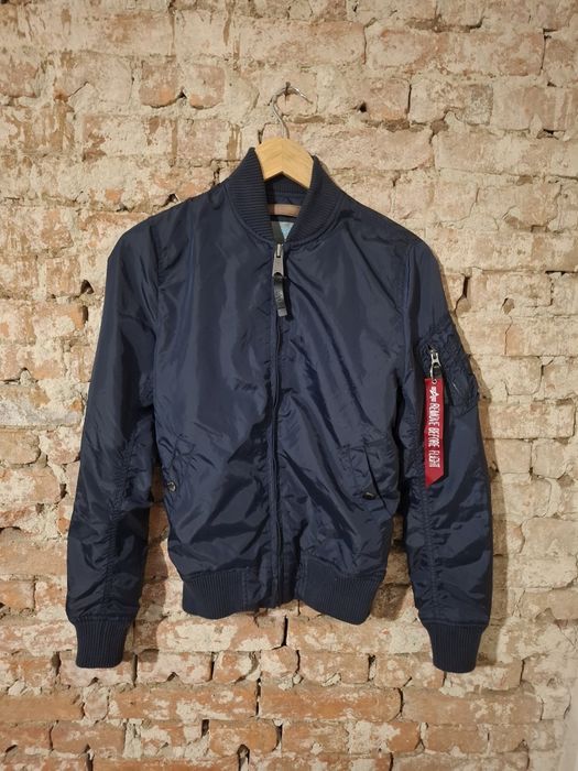Alpha Industries MA-1  Цвят : син
Размер : м 
Цена : резерв