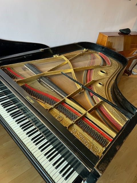 Класически немски роял Grotrian-Steinweg с добър звук и механика