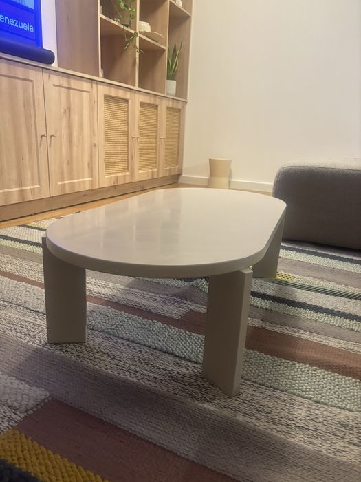 Masuta de cafea bej deschis - stare f buna