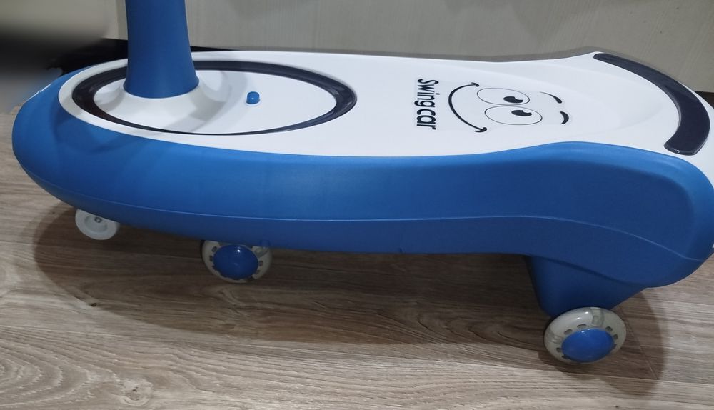 Машинка каталка детская