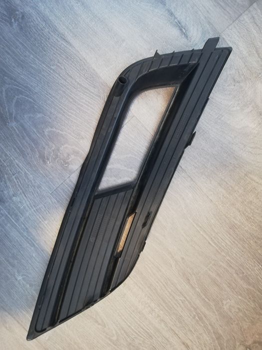 Grila proietor dreapta audi a4 b8.5