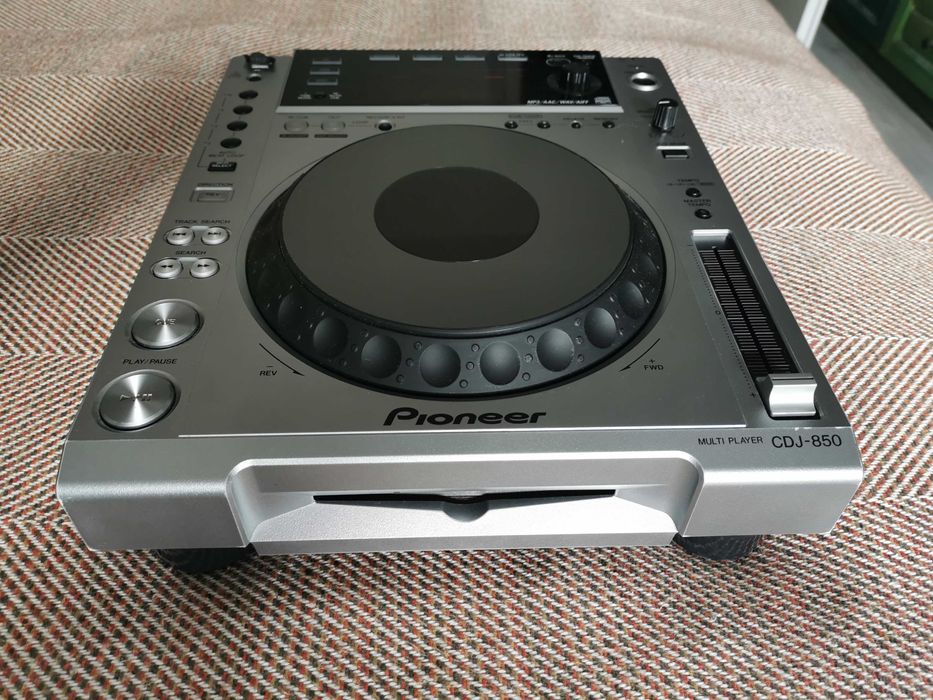 Комплект DJ плеъри Pioneer CDJ 850 с оригиналните кутии