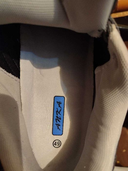 Продаю мужские кроссовки новые