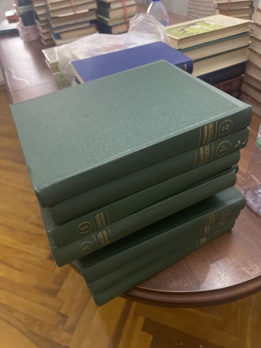 Продается книги очень в хорошем состоянии