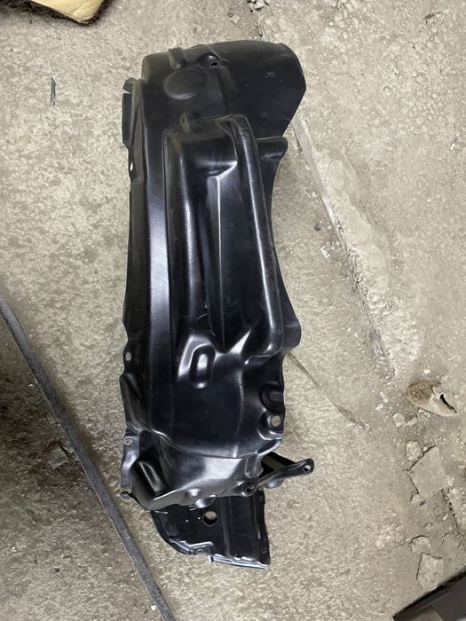 Передний подкрылок на Toyota Alphard