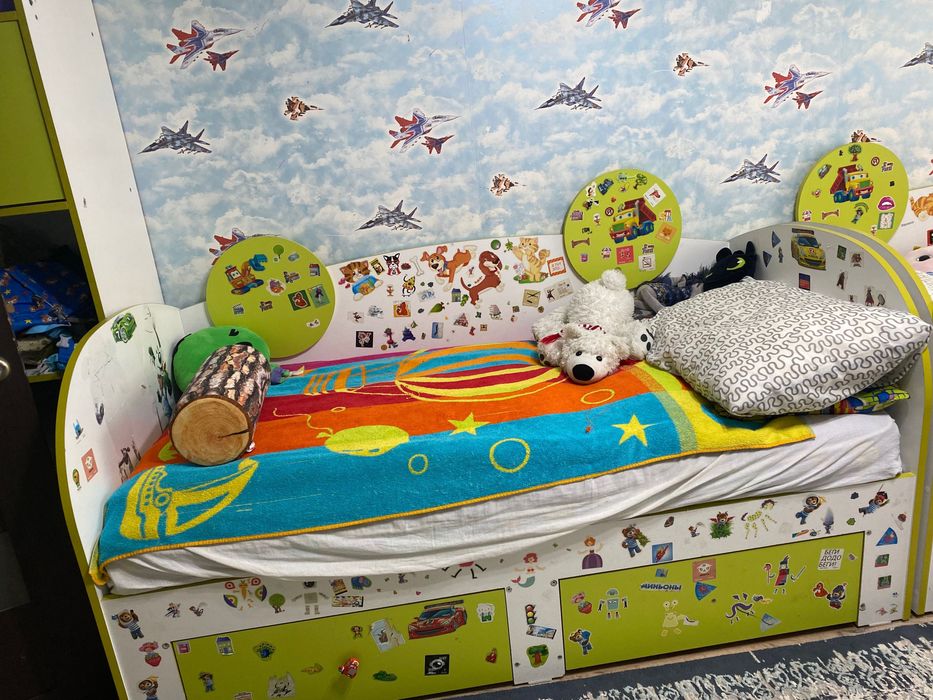 Продам кровать детскую с матрасом