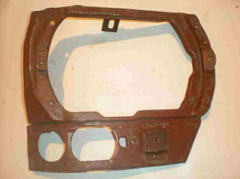 Москвич азлк рамка передней фары правая сторона новая