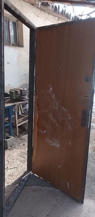 Дверь железная продам