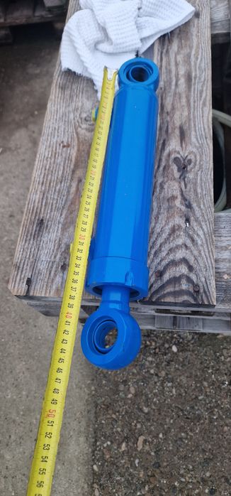 Cilindru hidraulic plug reversibil preț 550 lei se poate trimite prin