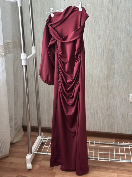 Продам платье, костюм и длинные юбки