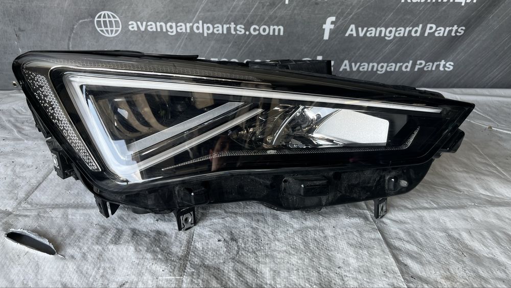 2 броя десен фар Seat Leon Cupra