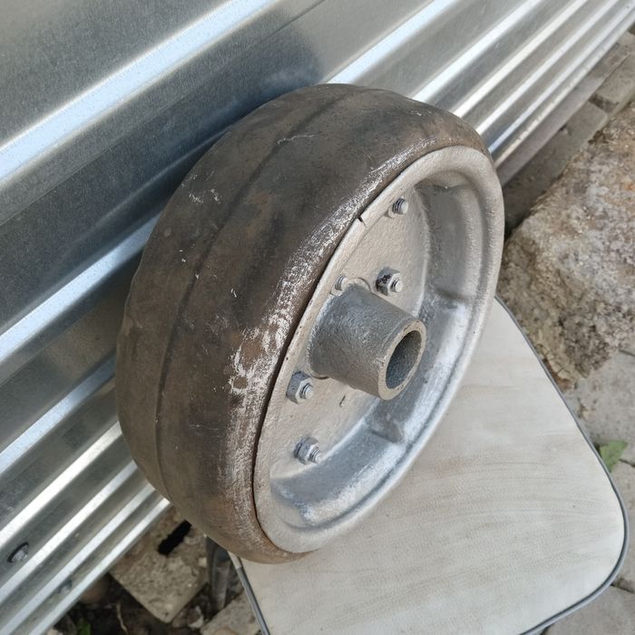 Продам   колесо с