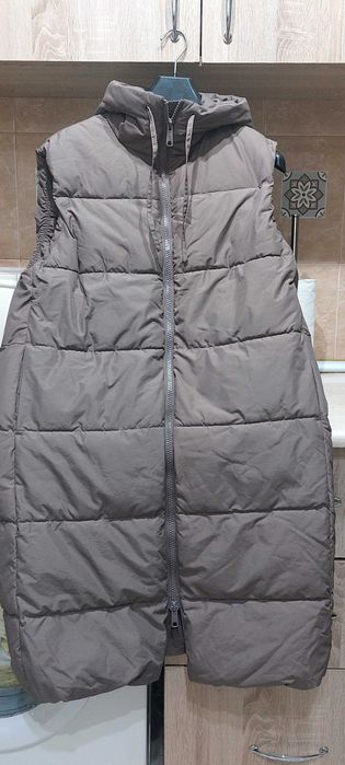 Vesta dama lunga, marca  H&M,culoare maro, stare excelenta.