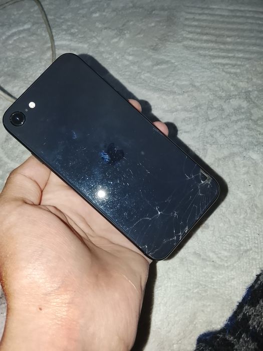 Айфон ce в харошим