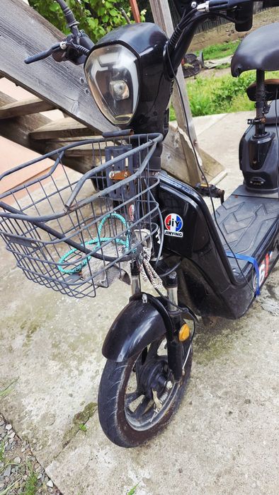 Scuter electric negru