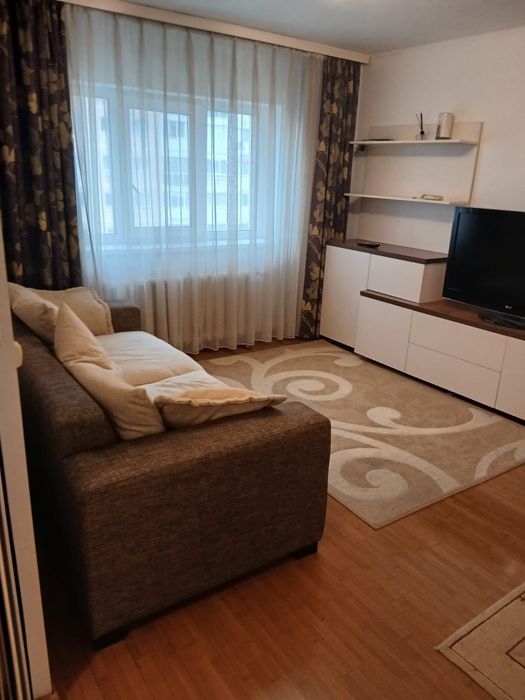 Inchiriez apartament o camera 44mp  Zimbru rond (floraria Mir)