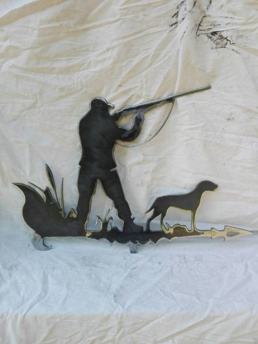 Декорация и часовници от метал.