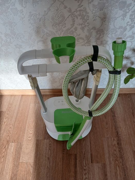 Вертикальный отпариватель Philips GC660
