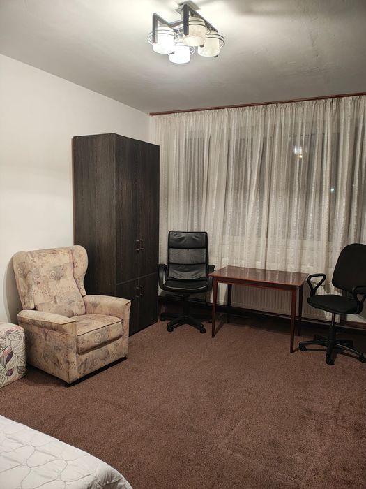 Închiriez apartament