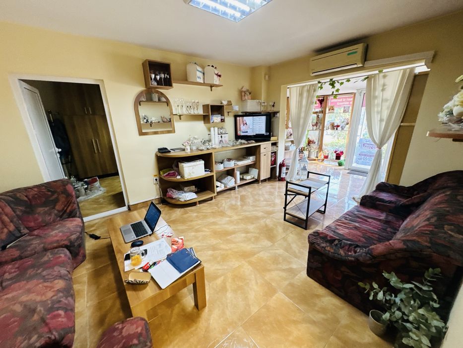 Spatiu Comercial/Birouri Podu Ros 62 mp  de Inchiriat