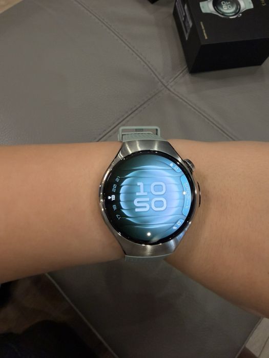 Huawei Watch 5 , 42 mm. Green , гаранция до 17.05.2027
