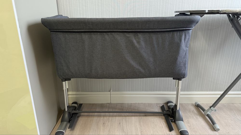 Детская кроватка - манеж