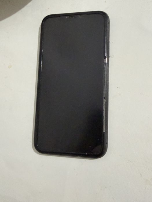 продаю айфон 11 обычныф