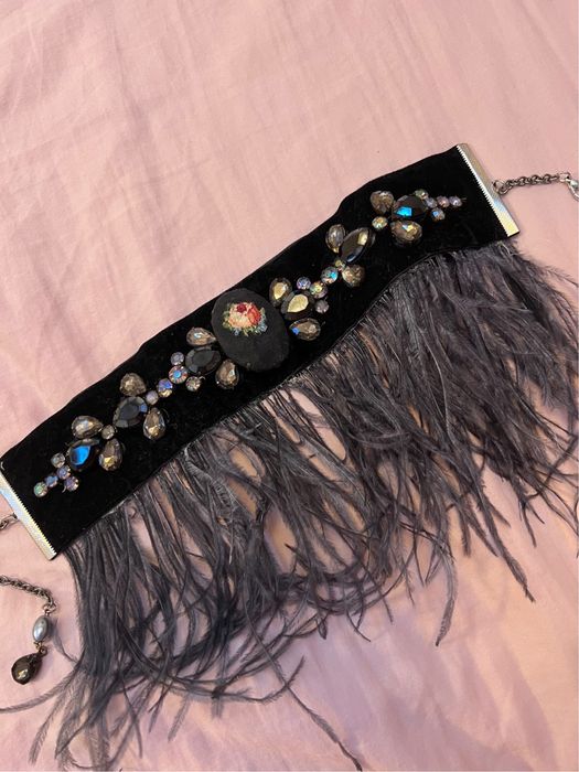 Бижу с щраусови пера