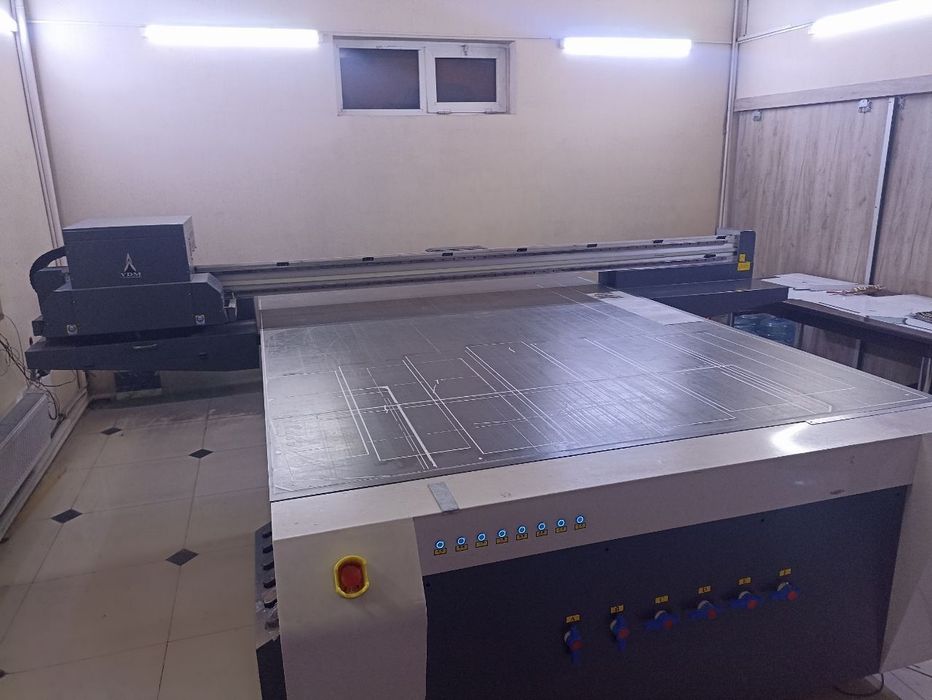 УФ принтер,Uv printer ( planshetniy sotiladi) 
Yuzasi tekis hamma  
na